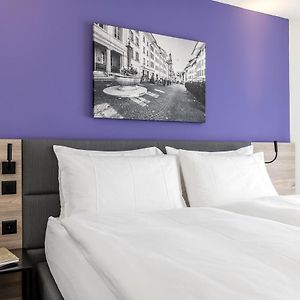 Standard Family Suite